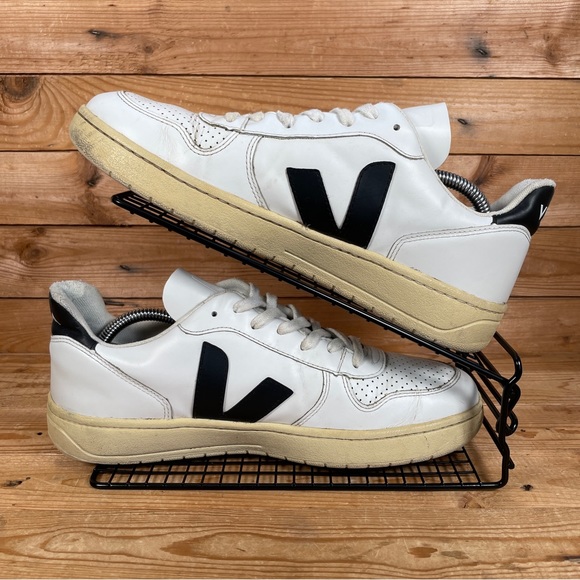 VEJA V 10 Trainers Size UK 9 Mens White Black Leather Lace Up Casual Low Shoes - Picture 2 of 13